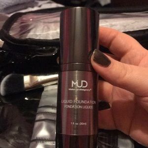 Mud liquid foundation M1